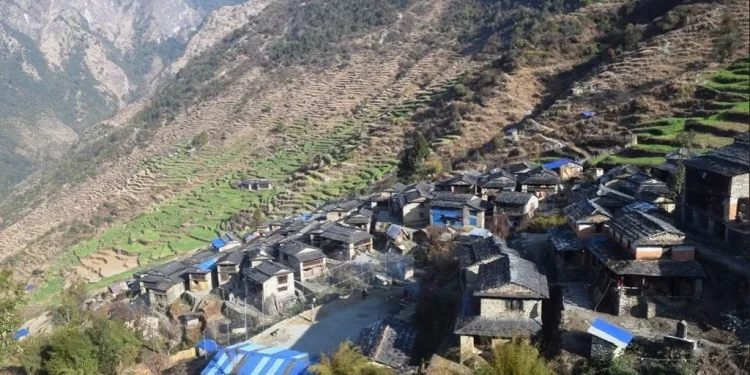 आधुनिक विकास र सुविधाको खोजीमा रित्तिदै ‘कुइनेखानी’ गाउँ