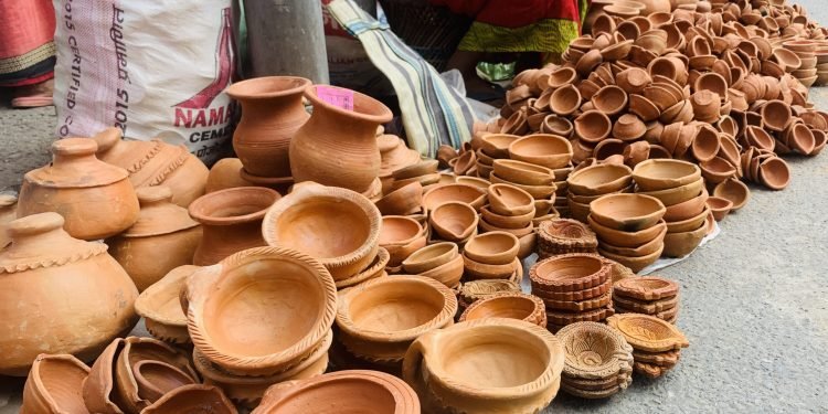 प्लास्टिकका भाँडाले माटोका भाँडा लोप हुँदै