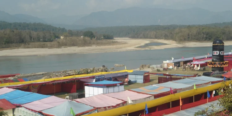 नारायणी नदी किनारमा आदिवासी जनजाति सांस्कृतिक तथा व्यापारिक महोत्सव हुँदै