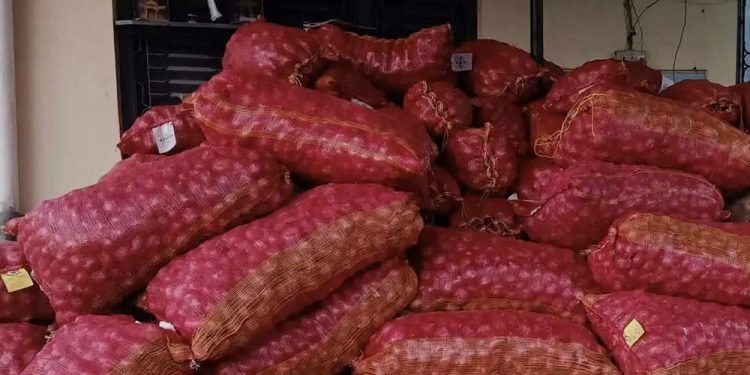 भन्सार छली भित्र्याइएको ४० बोरा प्याज बरामद