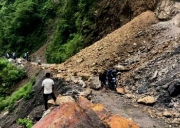 पहिरोले बेँसीसहर–चामे सडक अवरुद्ध