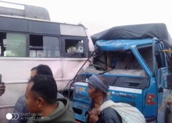 सर्लाहीमा सवारी दुर्घटना ट्रक चालकको मृत्यु, १० घाईते