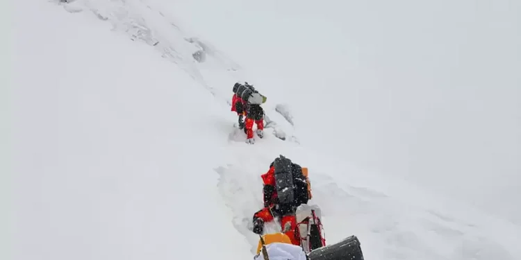 अष्ट्रेलियन आरोहीद्वारा बिना अक्सिजन अन्नपूर्ण हिमालको आरोहण