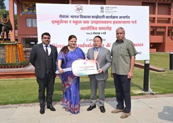भारतले नेपाललाई दियो ३४ वटा एम्बुलेन्स र ५० वटा स्कुल बस उपहार