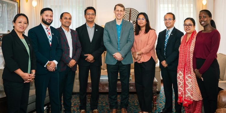 अमेरिकी दुताबासका मिशन उपप्रमुख मिक्सले गरे अमेरिकी सरकारको एक्सचेन्ज कार्यक्रमका पूर्वसहभागीसँग भेटघाट