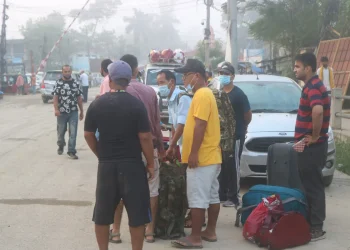 बिषु मनाउन घर फर्कँदै नेपाली