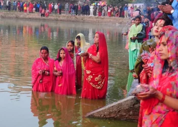 उदाउँदो सूर्यलाई अर्घ्य दिएसँगै चैती छठ सम्पन्न