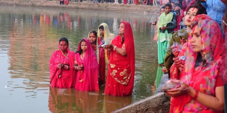 उदाउँदो सूर्यलाई अर्घ्य दिएसँगै चैती छठ सम्पन्न