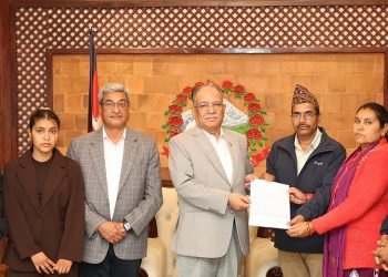 विपिन जोशीका परिवारले भेटे प्रधानमन्त्री