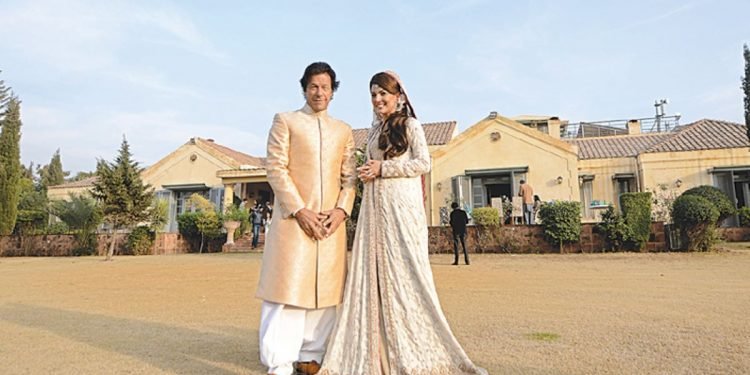 मेरी श्रीमतीकाे खानामा शौचालय सफा गर्ने केमिकल मिसाइयो : इमरान खान