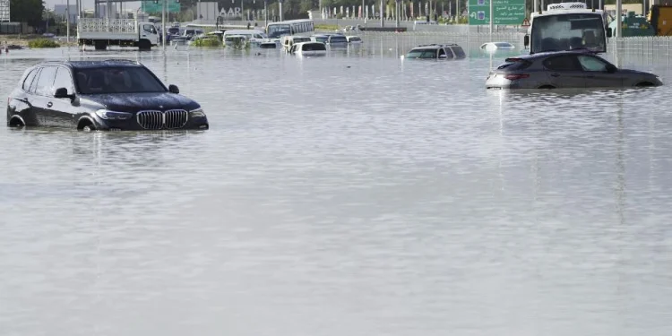 दुबईमा बाढीले एक खर्ब १३ अर्ब बढीको नोक्सान : सफा गर्न मात्रै एक अर्ब डलर खर्च हुने