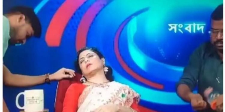 समाचार पढ्दा पढ्दै अचानक न्युज एङ्कर बेहोस भएपछि…