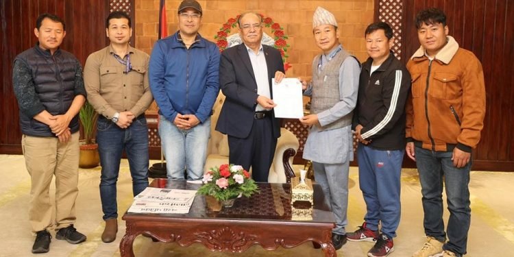 प्रधानमन्त्री प्रचण्डसँग हर्क साम्पाङको भेट, के माग राखे?