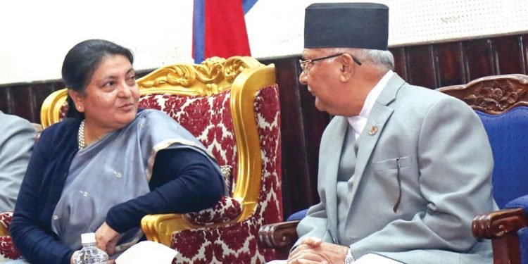 एमालेभित्र ओली र विद्याको लडाईं, ओलीविरुद्ध जुर्मुराउँदै कार्यकर्ता