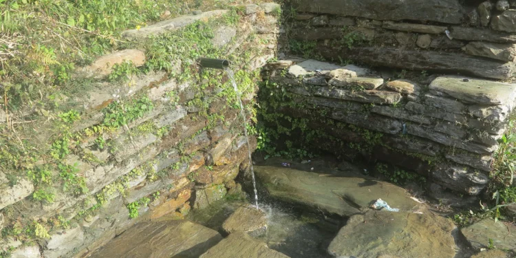 पर्वतका दुई विकट बस्तीमा खानेपानी सुविधा