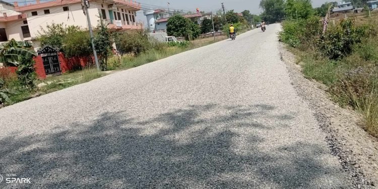 धनगढी–दिपायल द्रतमार्ग धमाधम कालोपत्रे हुँदै