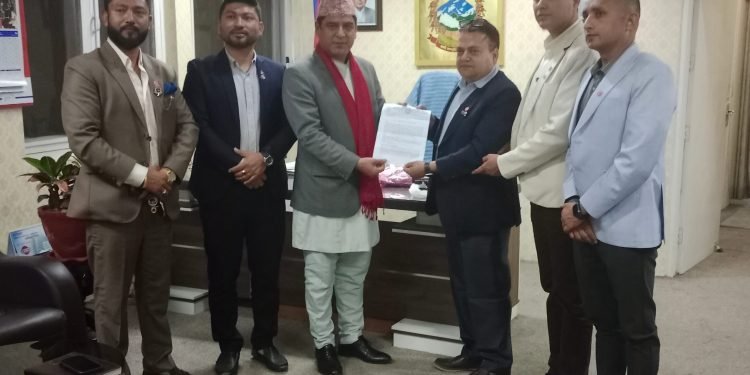 ढुवानी व्यवसायीका समस्या समाधानमा सकारात्मक छु : मन्त्री भण्डारी