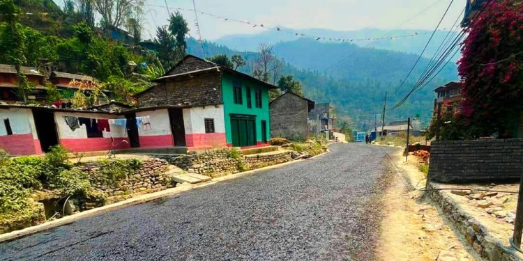 बागलुङ–म्याग्दी सडक कालोपत्र गरिँदै