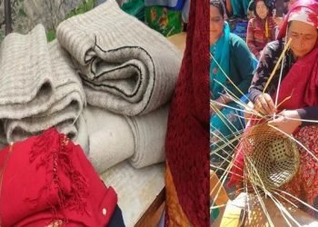 सीप सिकेर लघुउद्यम सञ्चालन गर्दै महिला