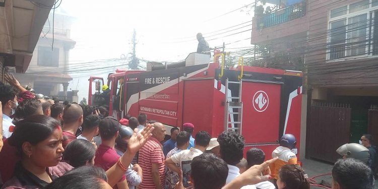 काठमाडौँकाे शंखमुलमा आगलागी, ग्यारेजसहित ३ वटा टहरा जले