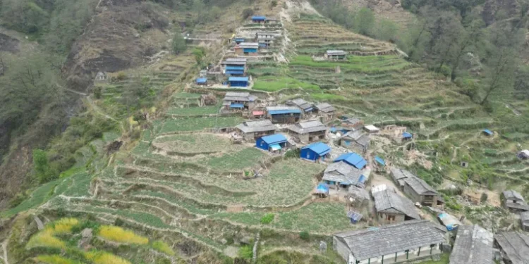 पहिरोका कारण रित्तिदै म्याग्दीको चौरखानी गाउँ