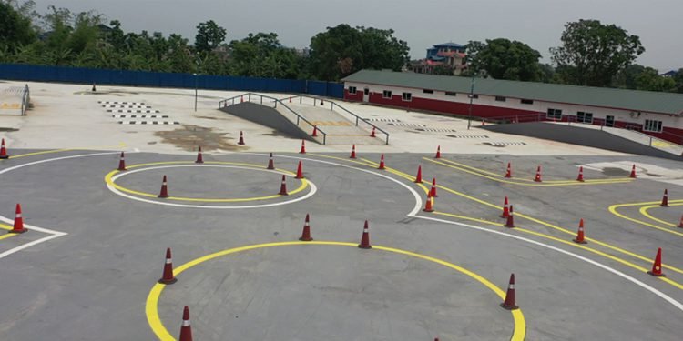 ड्राइभिङ इन्स्टिच्युट र ट्रायल सेन्टरमा प्रहरीको छापा