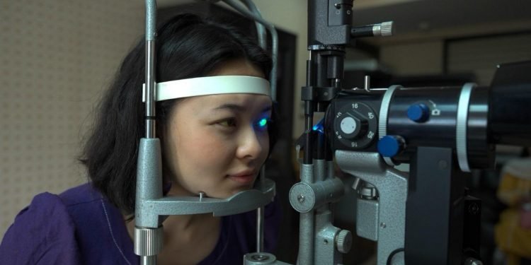 तिलगंगामा मिस नेपाल २०२३ सृच्छा प्रधानको चश्मा हटाउने स्माइल प्रो लेजर सर्जरी