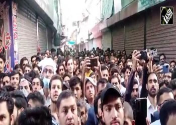 पाकिस्तान नियन्त्रित कश्मीरमा प्रहरी र प्रदर्शनकारीबीच हिंसात्मक झडप हुँदा १ प्रहरी अधिकारीको मृत्यु