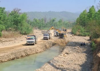 ‘राष्ट्रिय गौरवका आयोजनाका नाममा मनपरी चुरे दोहन’