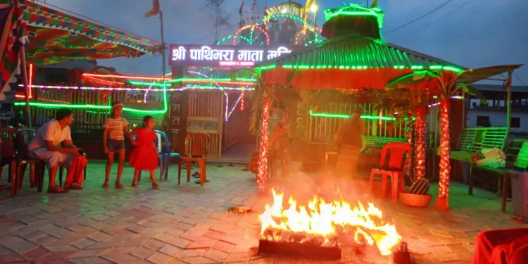 मोरङको पाथिभरा माता मन्दिरमा लाखबत्ती प्रज्वलन