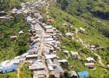 दश किलोमिटर टाढाबाट मान्म बजारमा खानेपानी