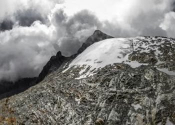 जलवायु परिवर्तनको असर– बरफमा परिणत हुँदैछन् हिमनदी
