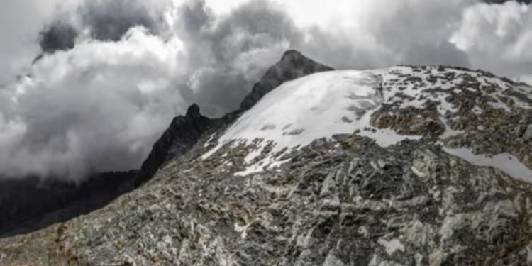 जलवायु परिवर्तनको असर– बरफमा परिणत हुँदैछन् हिमनदी