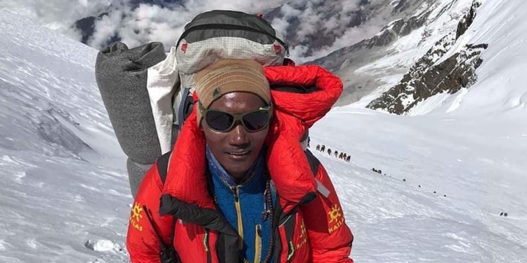 रेकर्ड तोड्दै २९औँ पटक सगरमाथाको चुचुरोमा कामिरिता