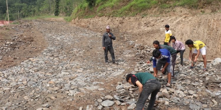 भोजपुर र खोटाङ जोड्ने कोट-पाँचधारे सडक स्तरोन्नति हुँदै