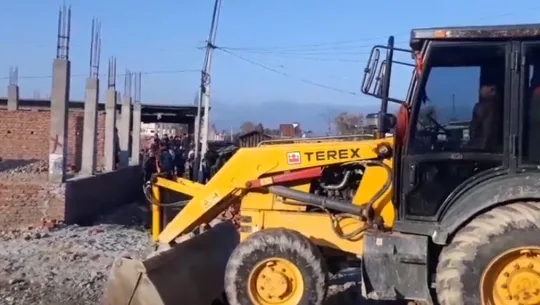 महेन्द्रनगरमा अवैध संरचना हटाउन थालियो