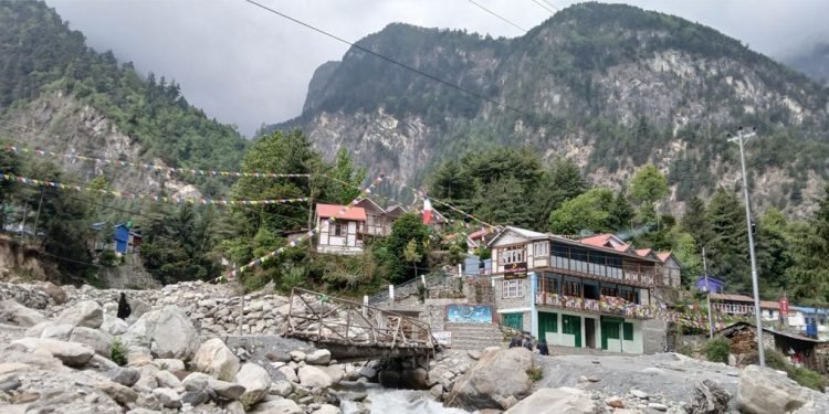 मनाङको सदरमुकाममा नै छैन पक्की पुल