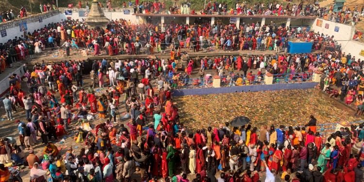मातातीर्थ कुण्डमा स्नान गर्नेको घुइँचो