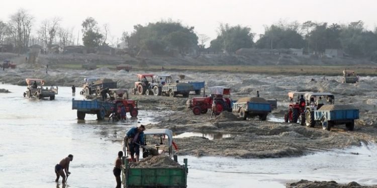 रोकिएन नदीजन्य पदार्थको अवैध उत्खनन