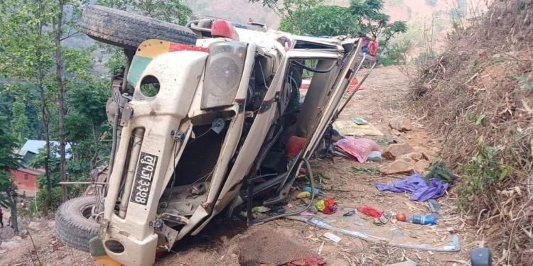 पाल्पामा जिप दुर्घटनाः बालकसहित दुई जनाको मृत्यु, १३ जना घाइते