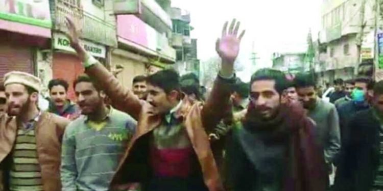 पाकिस्तान नियन्त्रित कश्मीरमा पाकिस्तानी सेनाद्वारा प्रदर्शनकारीहरूमाथि धरपकड