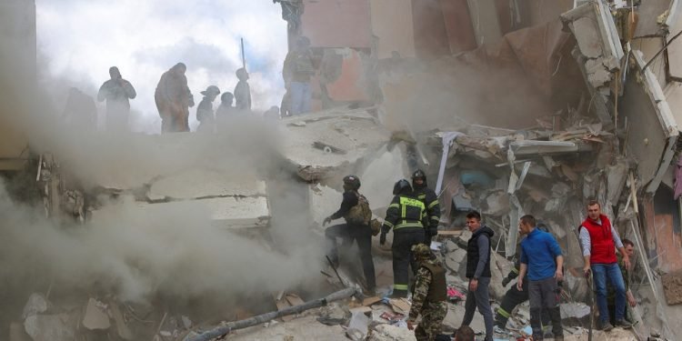 रुसमा भवन भत्किँदा मृत्यु हुनेको संख्या १४ पुग्यो