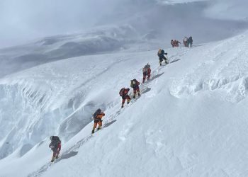 सगरमाथामा कीर्तिमान बनाउने प्रतिस्पर्धा