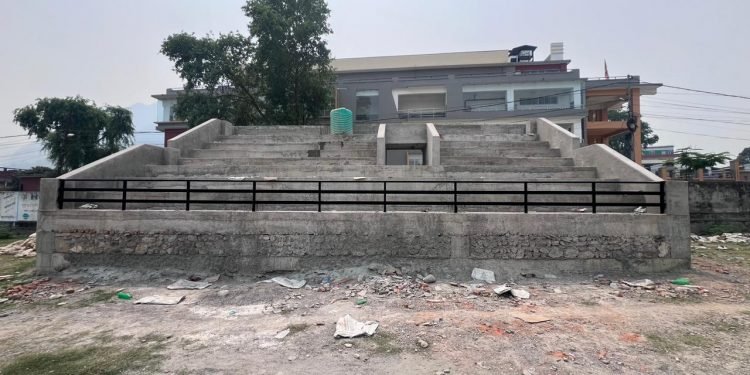 तीस लाखको लागतमा बिपी मैदानमा प्यारापिट निर्माण