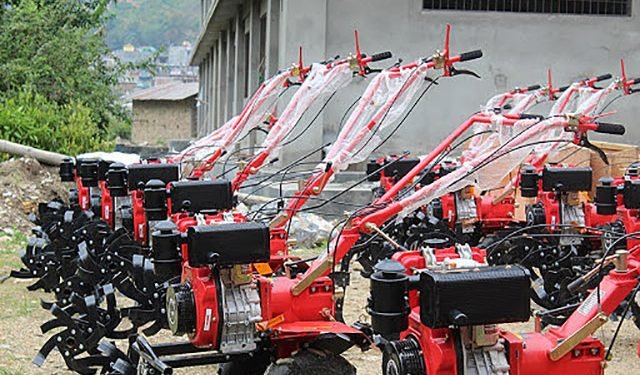 किसानलाई अनुदानमा कृषि औजार