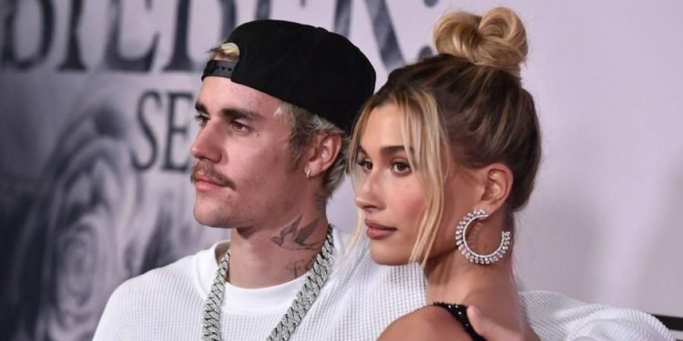 आमाबाबु बन्दै जस्टिन र हेली