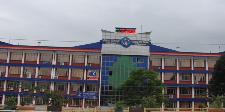 पोलको भाडा नबुझाउनेको तार टेलिकमले हटाउने