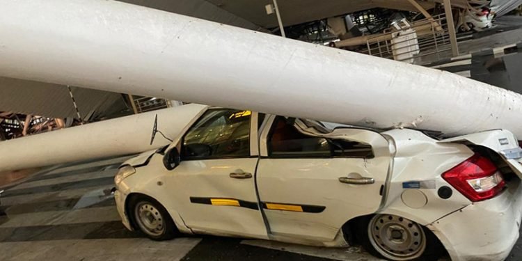 विमानस्थल भवनको छत भत्किँदा १ जनाको मृत्यु, ८ घाइते