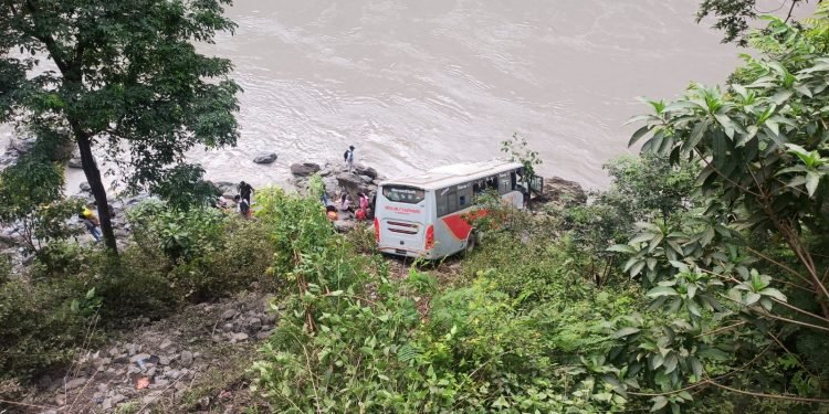 पृथ्वीराजमार्गमा सवारी दुर्घटनाः घाइते २० मध्ये पाँचजना गम्भीर