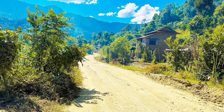 यस वर्ष पनि भएन मध्यपहाडी लोकमार्गको बागलुङ–घोडाबाँधे सडक कालोपत्र